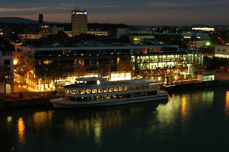 Friedrichshafen bei Nacht